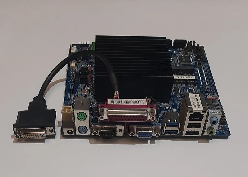 مادربرد صنعتی j1900 خروجی Gpio و usb3 و پورت ۲com